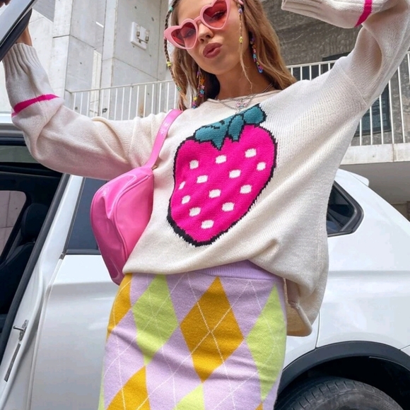 Strawberry Pattern Drop Shoulder Knitted Sweater - Picture 5 of 7